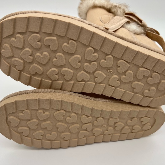 NWT K KomForme Kid's Boots Warm Fur Lined With Ribbon Tan Winter size 2 - Picture 5 of 6